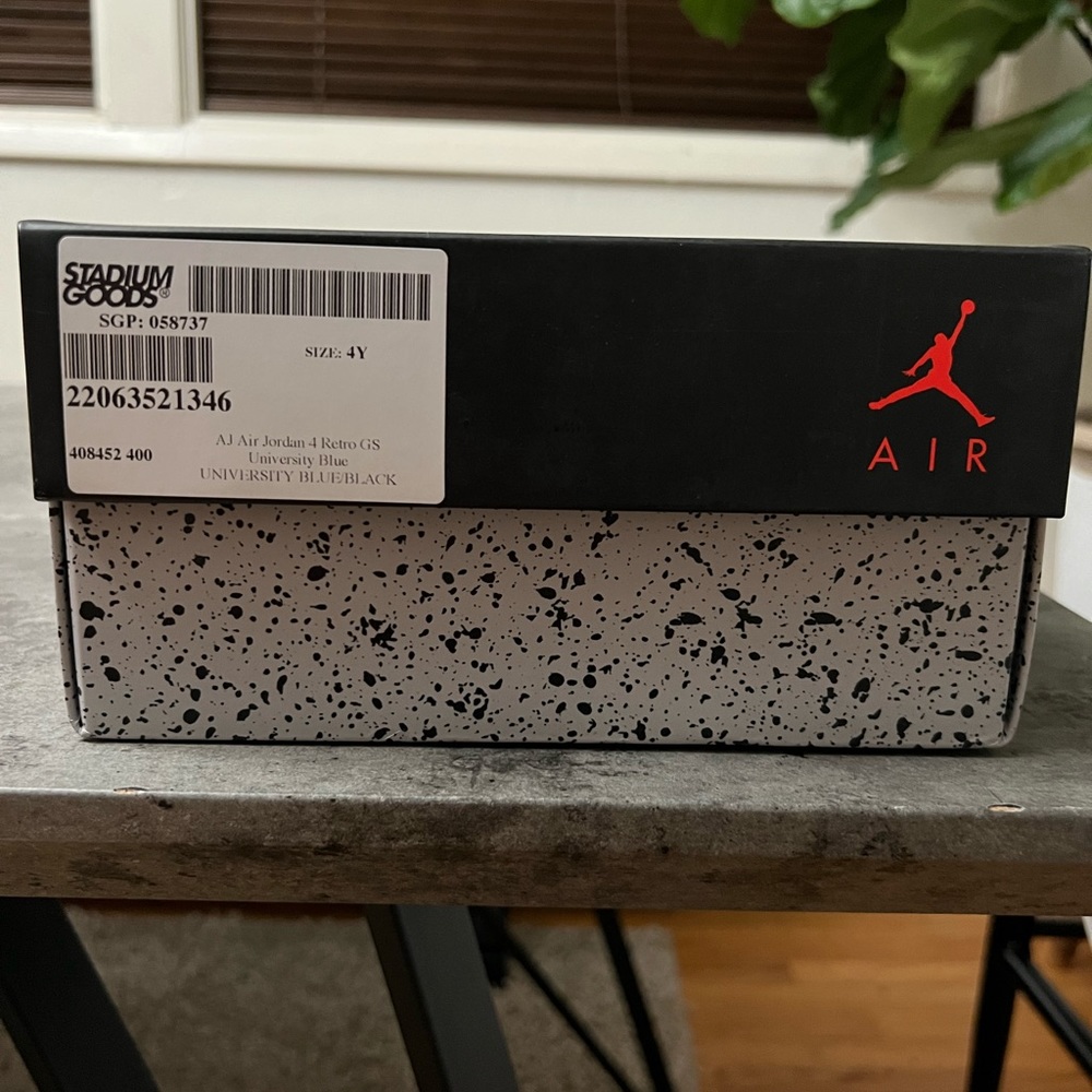 Size 4Y- Jordan 4 Retro University Blue 2021 - Picture 5 of 5